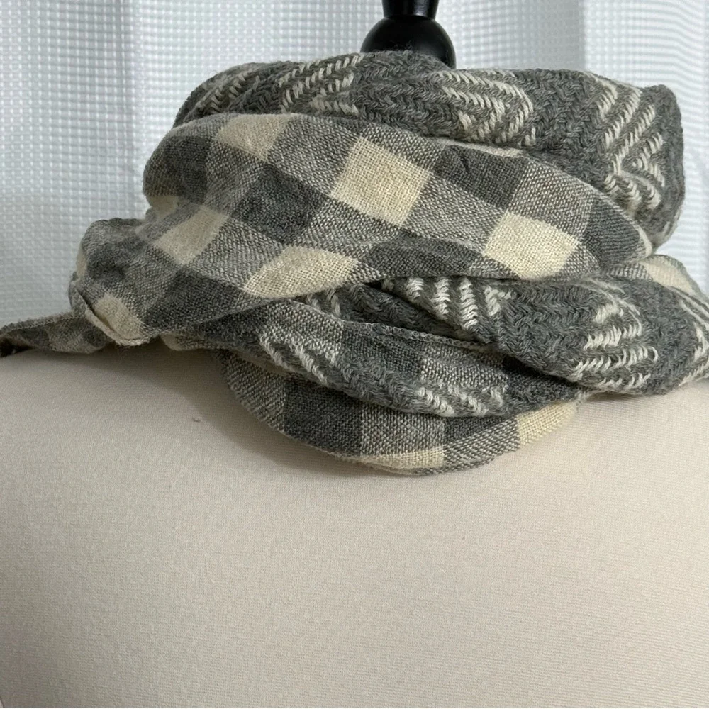Womens Oversized Casual Wear Buffalo Check & Woven Infinity Scarf, Gray & Beige